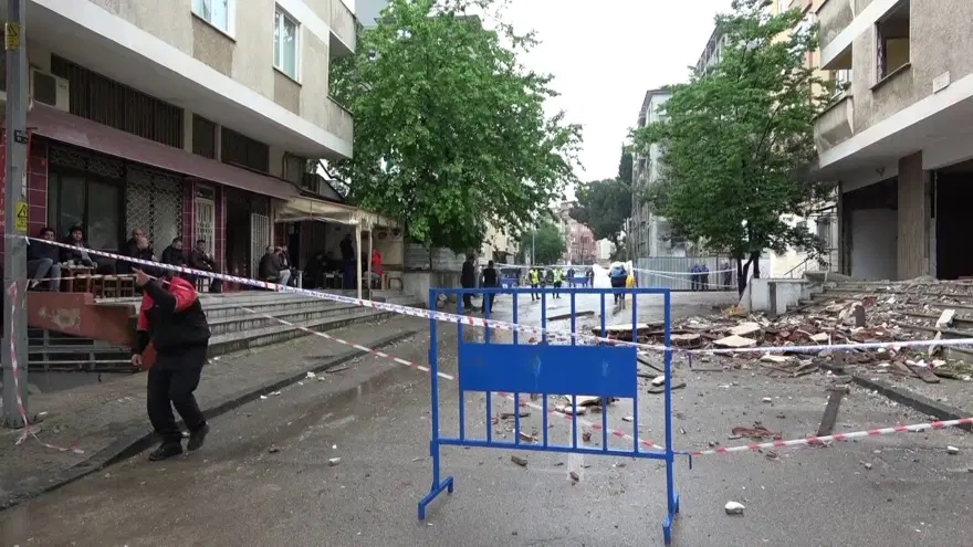 İstanbul'da kolonunda çatlak oluşan 7 katlı apartman tahliye edildi 3