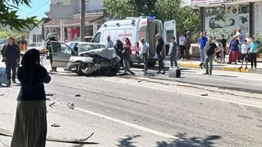 Tekirdağ'da otomobil ile yolcu minibüsü çarpıştı: 5 kişi yaralandı