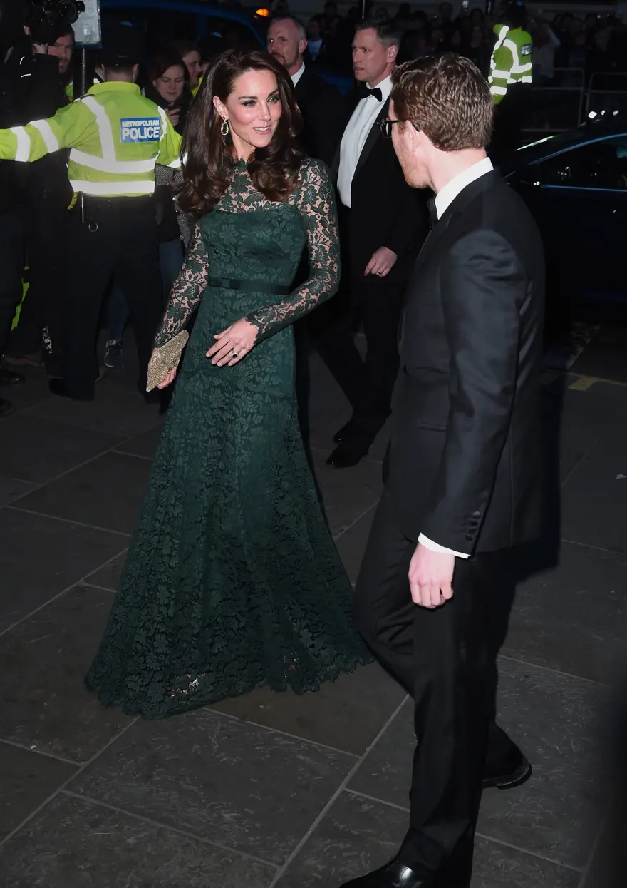 Kate Middleton’ın sanat şıklığı 8