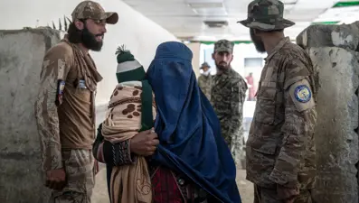 Afgan kadınlar Taliban yasaklarına meydan okuyor