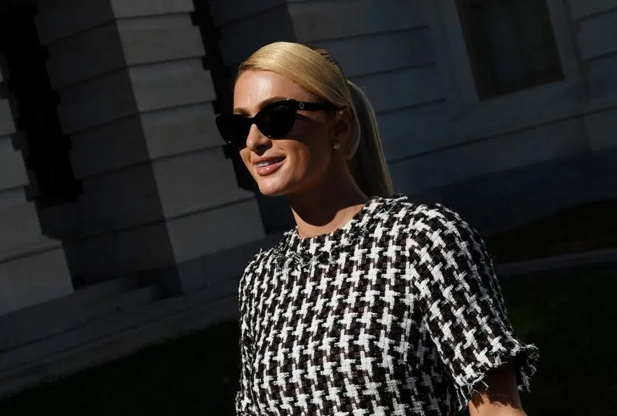 Paris Hilton Metaverse'teki sanal partiden 700 bin dolar kazandı Paris Hilton Metaverse'teki sanal partiden 700 bin dolar kazandı