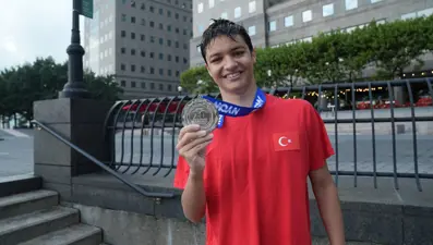 16 yaşında resmen imkansızı başardı, en genç tek Türk oldu... Başarısını kansere adadı