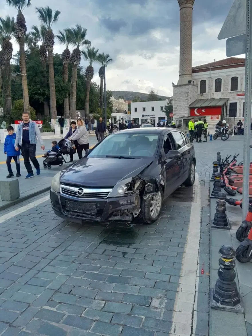 Bodrum’u birbirine katan kaza(Alkollü sürücü kaçmak istedi) Bodrum’u birbirine katan kaza(Alkollü sürücü kaçmak istedi)