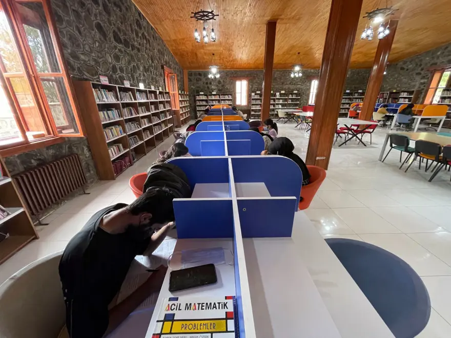 49 yıl cezaevi olarak kullanılan taş bina kütüphaneye dönüştü 5