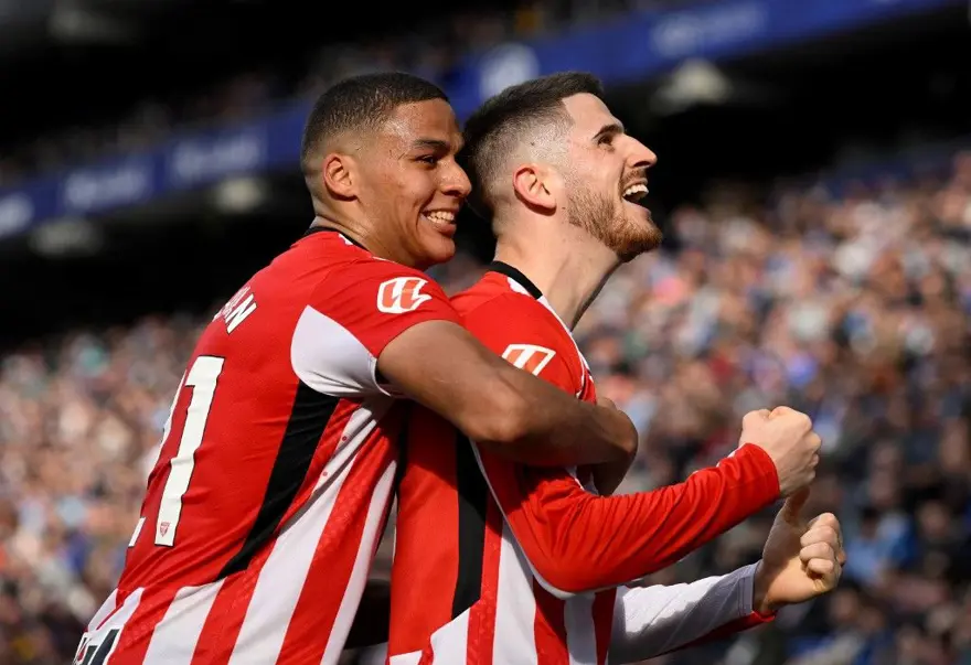 İspanyol futbolcuya ırkçı saldırı: Arkadaşı uyardı, hakem oyunu durdurdu 1