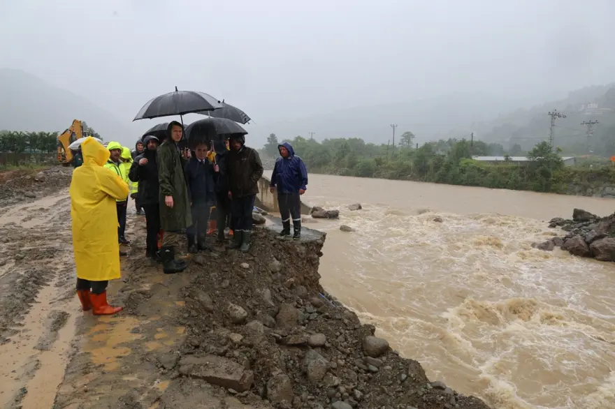 KARADENİZ VE DOĞU ANADOLU İÇİN SEL UYARISI 6 KARADENİZ VE DOĞU ANADOLU İÇİN SEL UYARISI 6