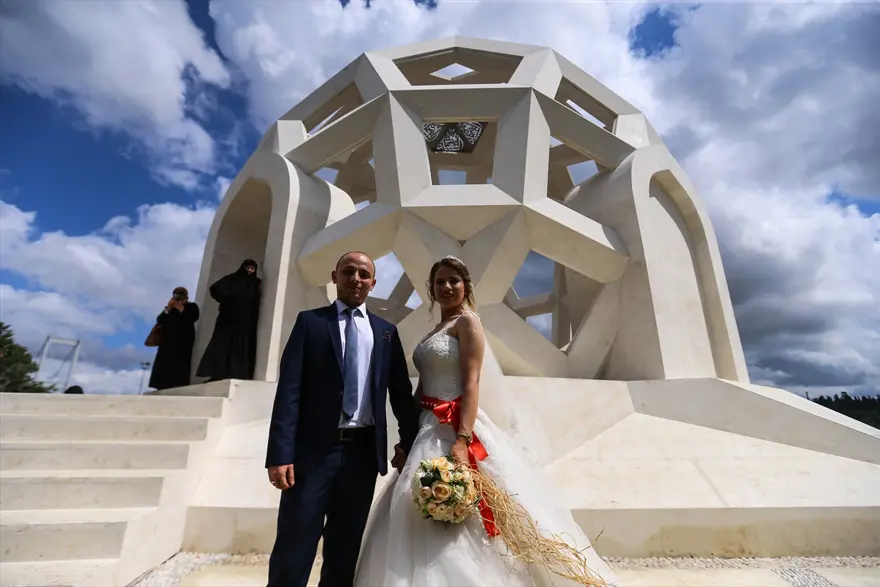 "Şehitler Makamı"na yoğun ilgi 9 "Şehitler Makamı"na yoğun ilgi 9