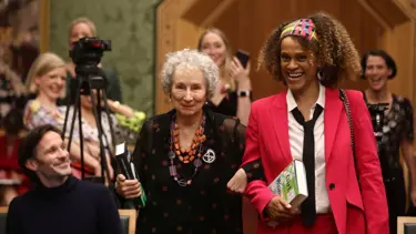 2019 Booker Ödülü Margaret Atwood ve Bernardine Evaristo'ya verildi