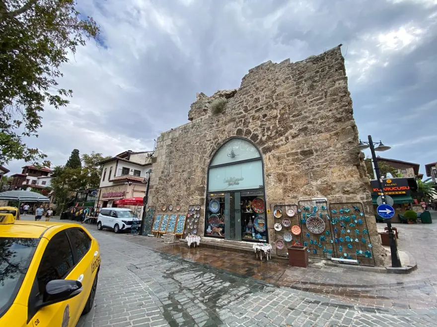 KALEİÇİ'NİN MERKEZİ KONUMUNDA 4 KALEİÇİ'NİN MERKEZİ KONUMUNDA 4