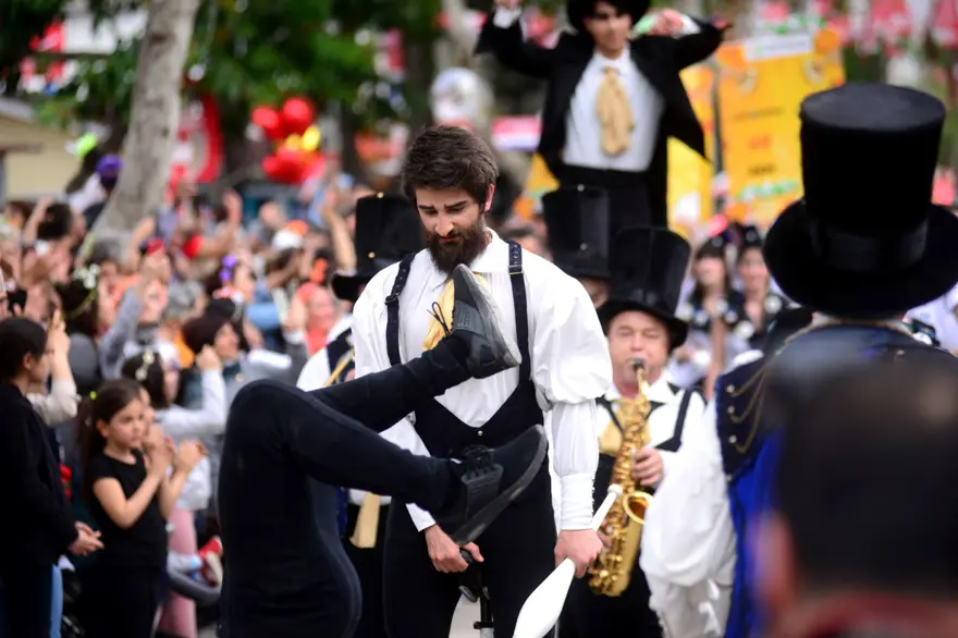 Adana'da renkli Portakal Çiçeği Karnavalı korteji 15 Adana'da renkli Portakal Çiçeği Karnavalı korteji 15