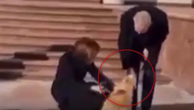 Moldova Cumhurbaşkanı'nın köpeği Avusturya Cumhurbaşkanı'nın elini ısırdı