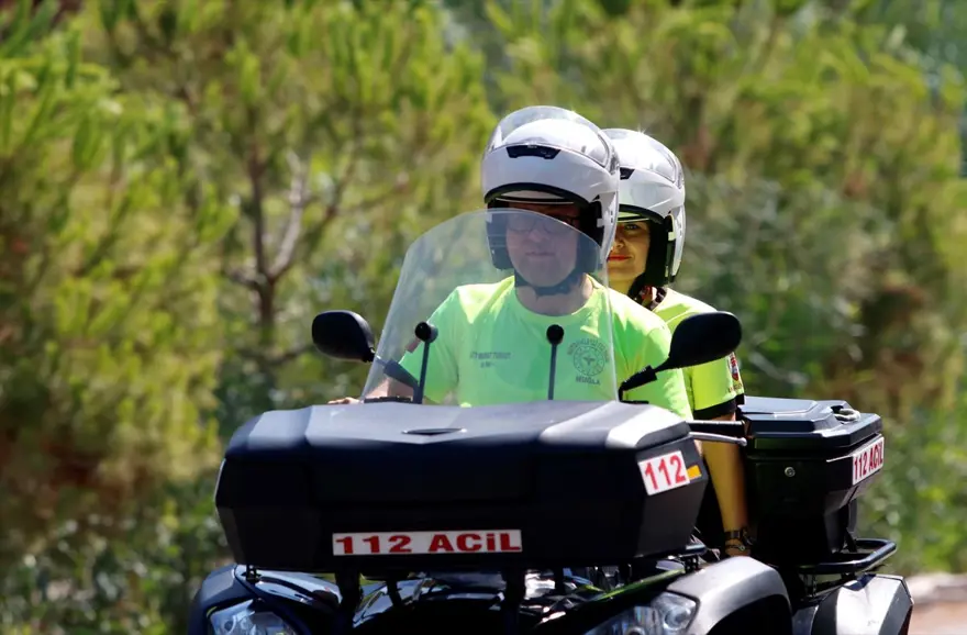 ATV motorlu 112 Acil Servis ekibi sahillerde hayat kurtarıyor 1