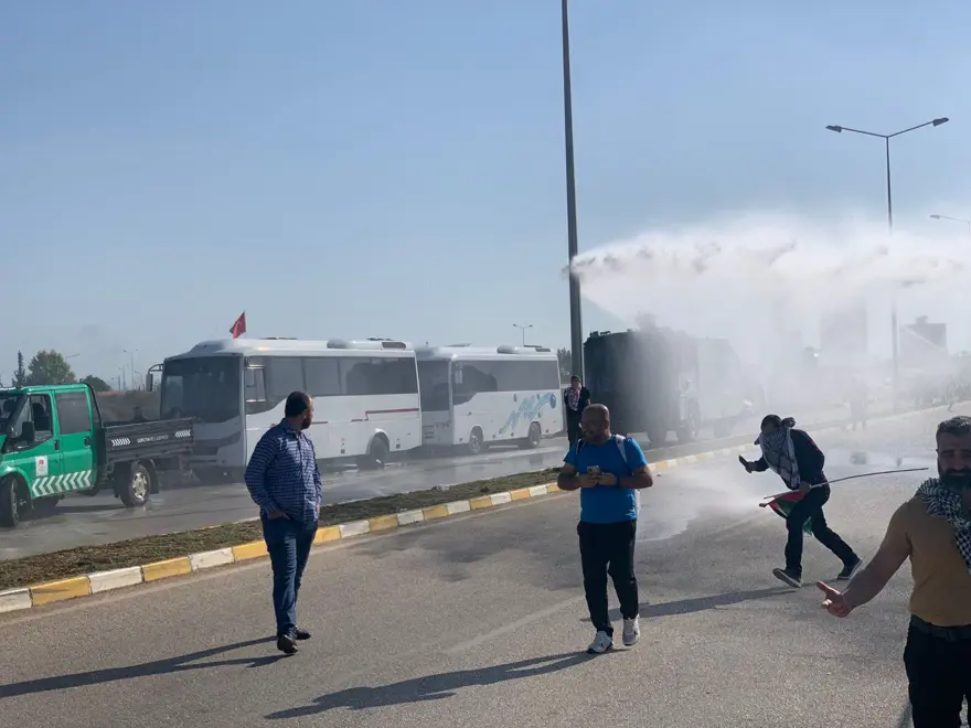 Protestocular İncirlik Hava Üssü'ne girmeye çalıştı 12