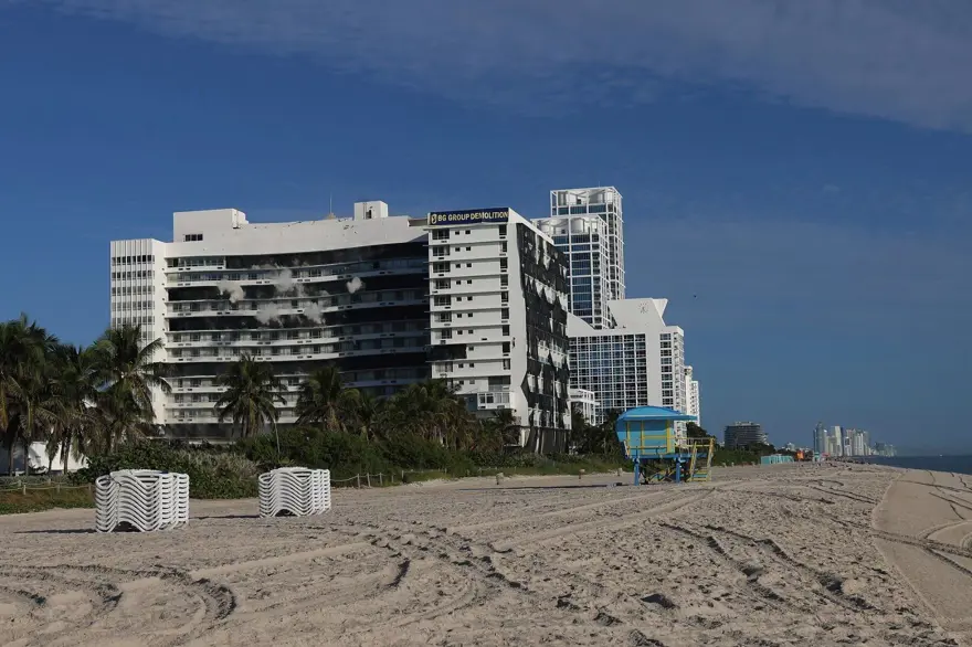 Beatles, Tom Jones, Frank Sinatra ve John F. Kennedy gibi yıldız isimleri ağırlayan Deauville Oteli saniyeler içinde yıkıldı 6 Beatles, Tom Jones, Frank Sinatra ve John F. Kennedy gibi yıldız isimleri ağırlayan Deauville Oteli saniyeler içinde yıkıldı 6