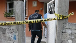 76 yaşındaki adam 74 yaşındaki karısını öldürdü: Silahıyla polise teslim oldu 76 yaşındaki adam 74 yaşındaki karısını öldürdü: Silahıyla polise teslim oldu