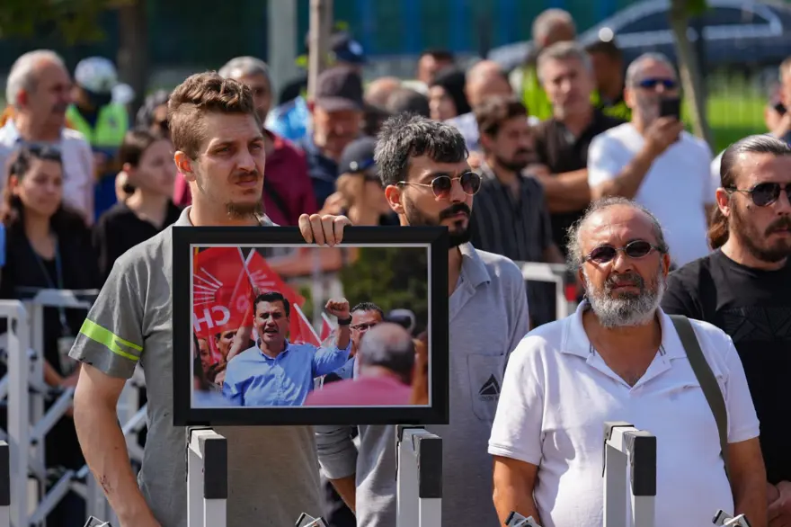 ŞEHİRDE YAS HAVASI VAR 9