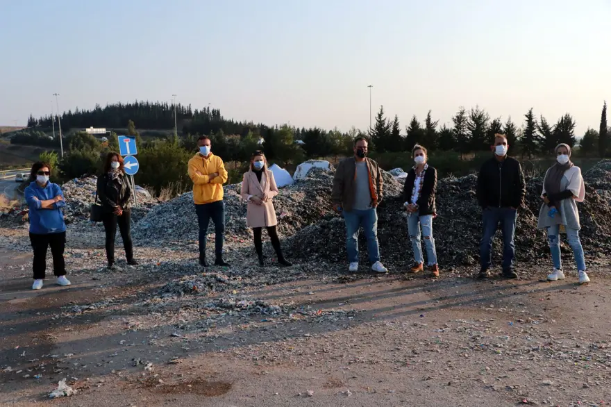 Avrupa'dan ithal edilen çöp, Adana'da yol kenarlarına dökülüyor 9
