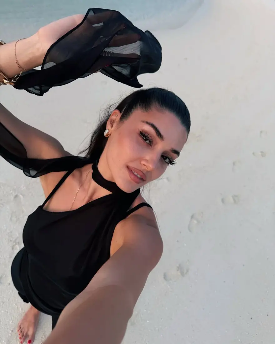 Hande Erçel paylaştı: Sevgilisi Hakan Sabancı ile yeni kare 4