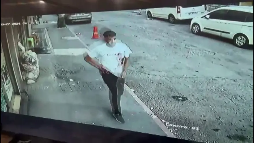 Sultangazi'de sokak ortasında silahlı saldırıya uğrayan 19 yaşındaki genç öldü 