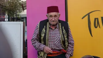 11 yaşından bu yana sokaklarda: Alın teriyle örnek oluyor