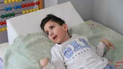 Sivrisinek ısırdı, yatağa bağımlı hale geldi: Milyonda bir görülen hastalık