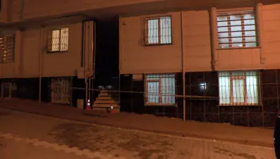 Esenyurt'ta duvarında çatlak oluşan bina boşaltıldı