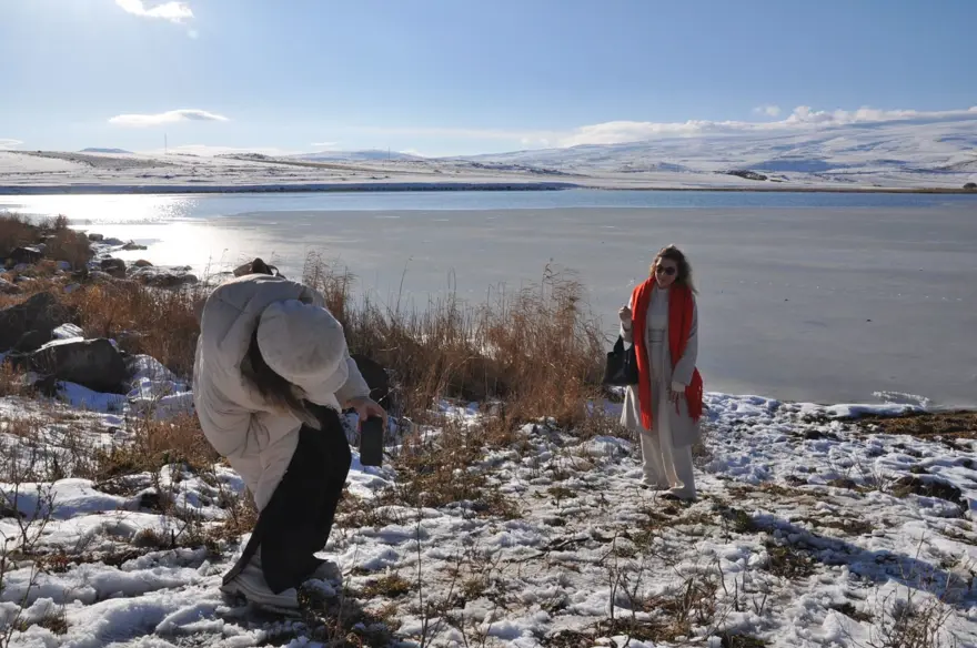 Çıldır Gölü kısmen dondu 6