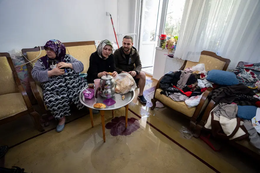 Ankara'da sağanak: Evleri ve iş yerlerini su bastı 16 Ankara'da sağanak: Evleri ve iş yerlerini su bastı 16