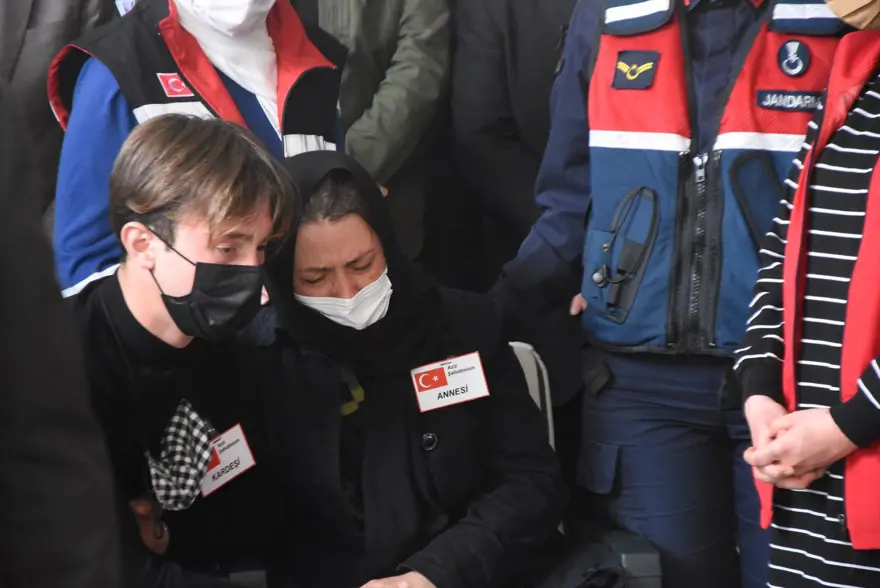 Şehit Teğmen Mehmet Kıvık, son yolculuğuna uğurlandı 9