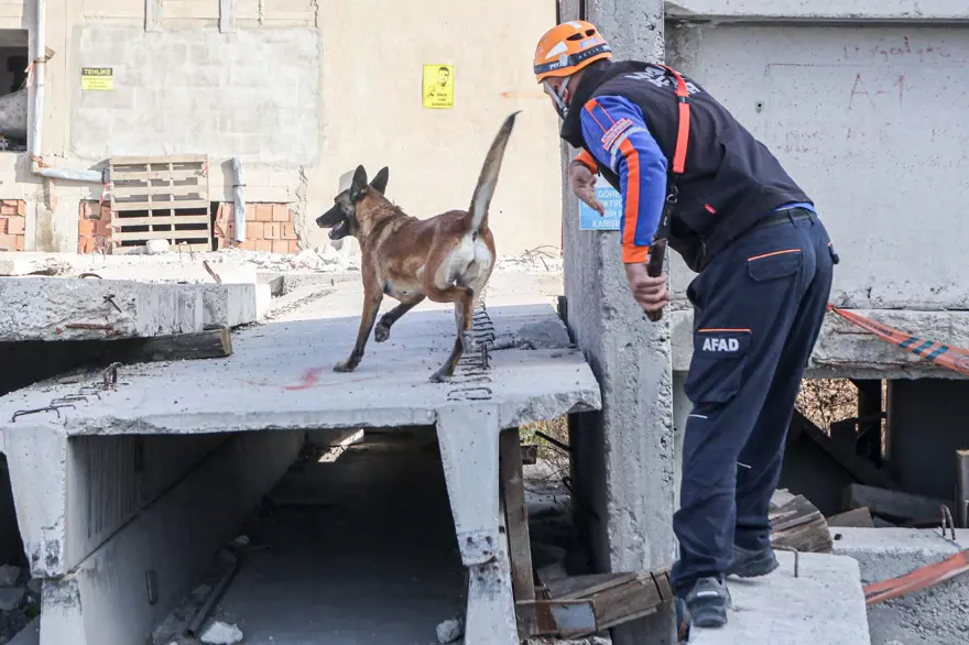 İzmir depremi kahramanlarının zorlu eğitimi (AFAD gönüllüsü nasıl olunur?) 4
