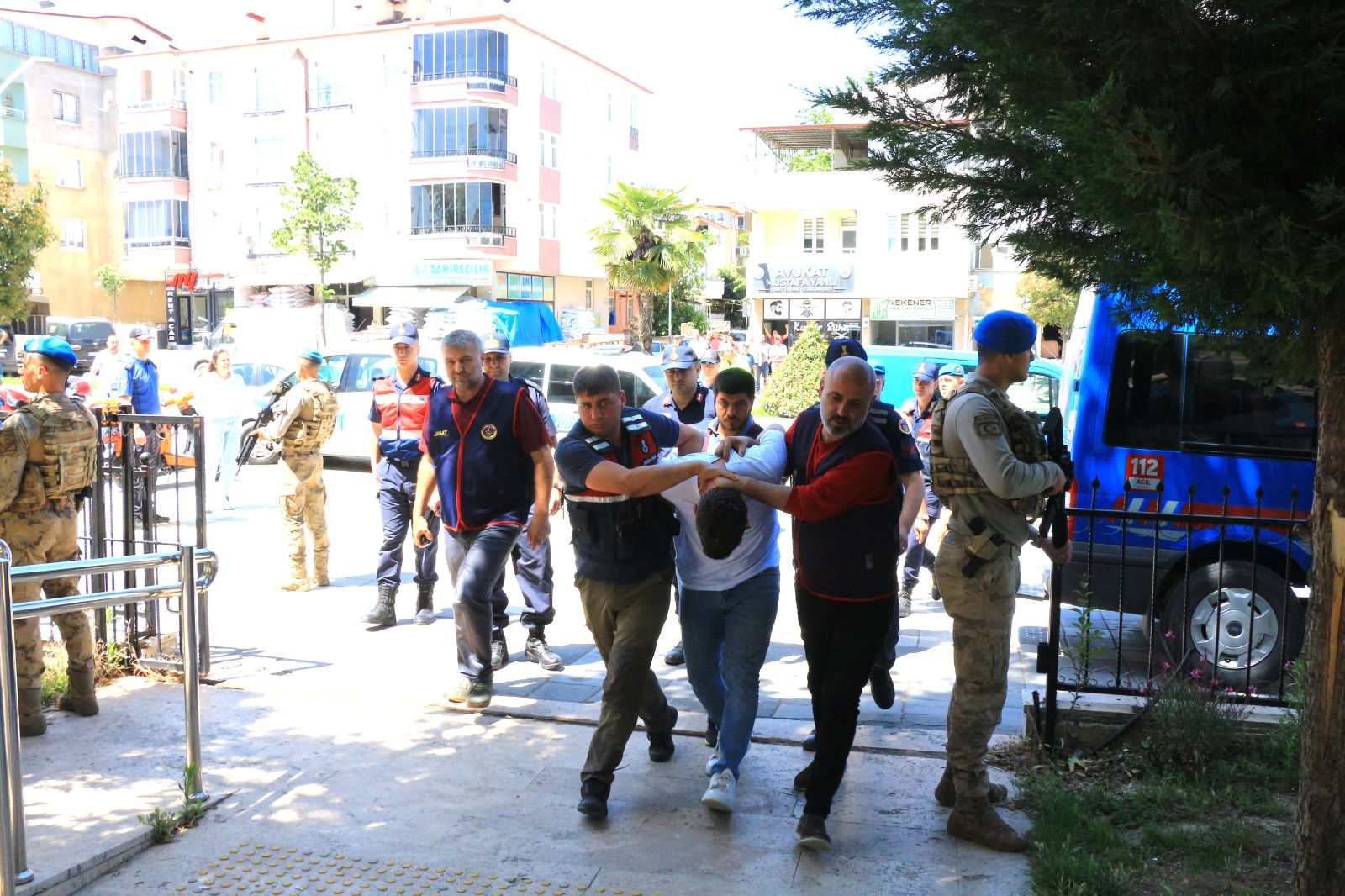 Tokat’taki patlamaylailgili 2 şüpheli tutuklandı: Patlayıcıyı inşaat demiri ve çivilerle güçlendirmişler