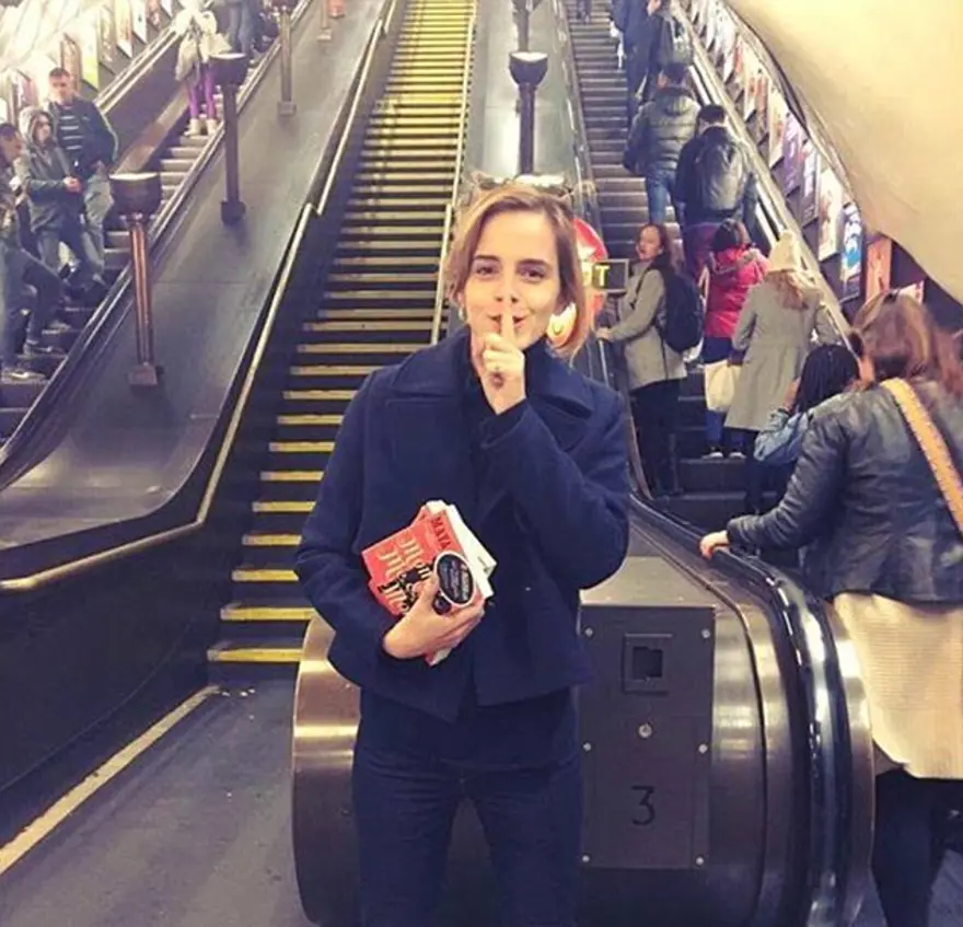 Oyuncu Merve Boluğur otobüste (Toplu taşıma kullanan ünlüler) 32