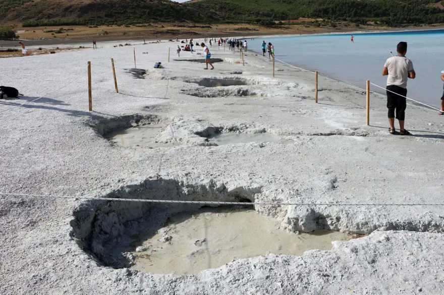 Salda Gölü'nde doğa kendini yeniledi, çamur çukurları kapanmaya başladı 1