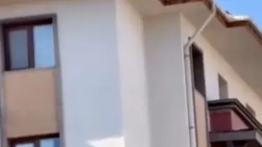 Elazığ'da çatıda tehlikeli çalışma