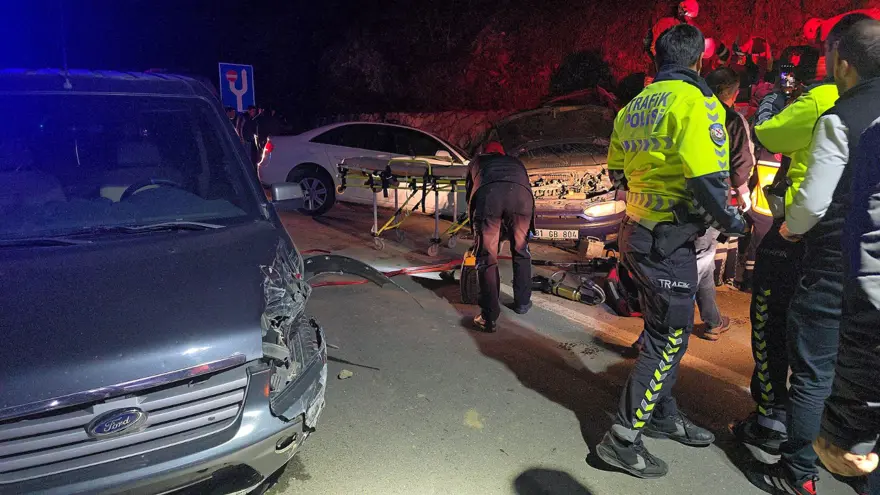 Düzce'de 3 araçlık feci kaza: 1 ölü, 4 yaralı 5