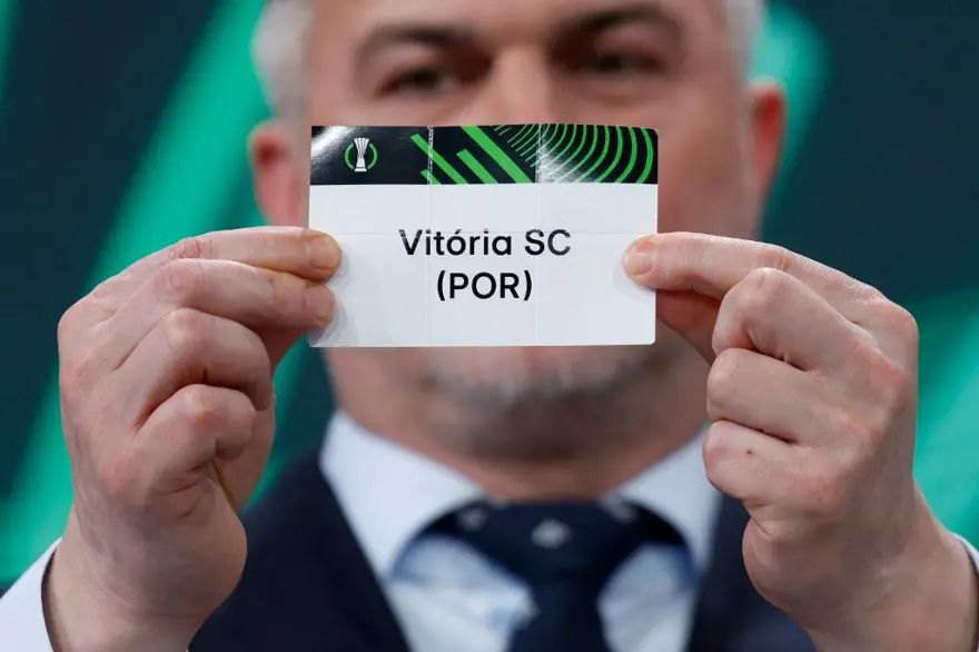 38 - VITORIA GUIMARAES 10