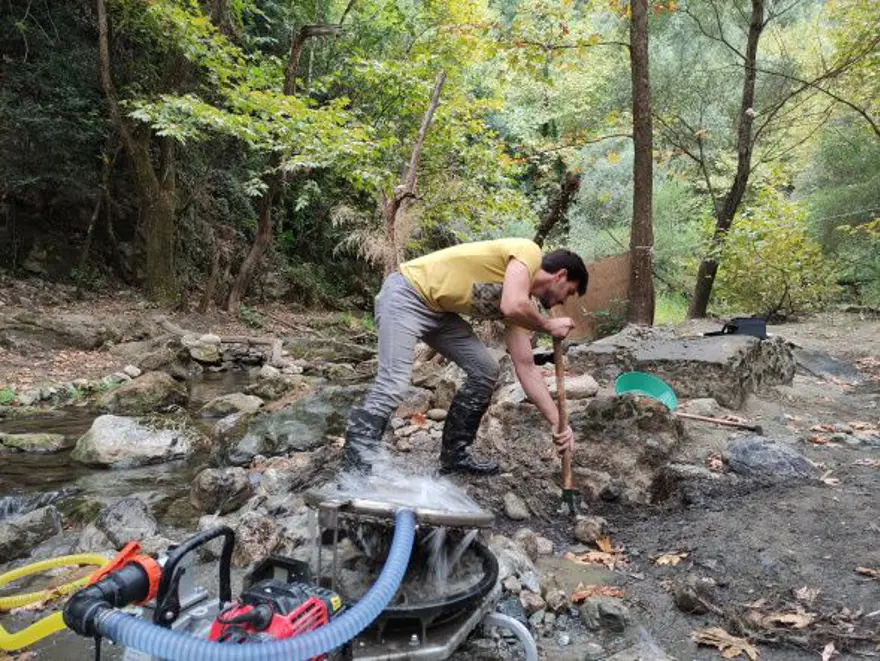 Derelerden altın toplayıp servet kazanıyorlar 2 Derelerden altın toplayıp servet kazanıyorlar 2