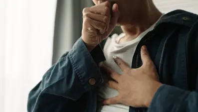 Nefes darlığı şikayetiyle hastaneye gitti: Göğsünden 3 kilogramlık tümör çıktı