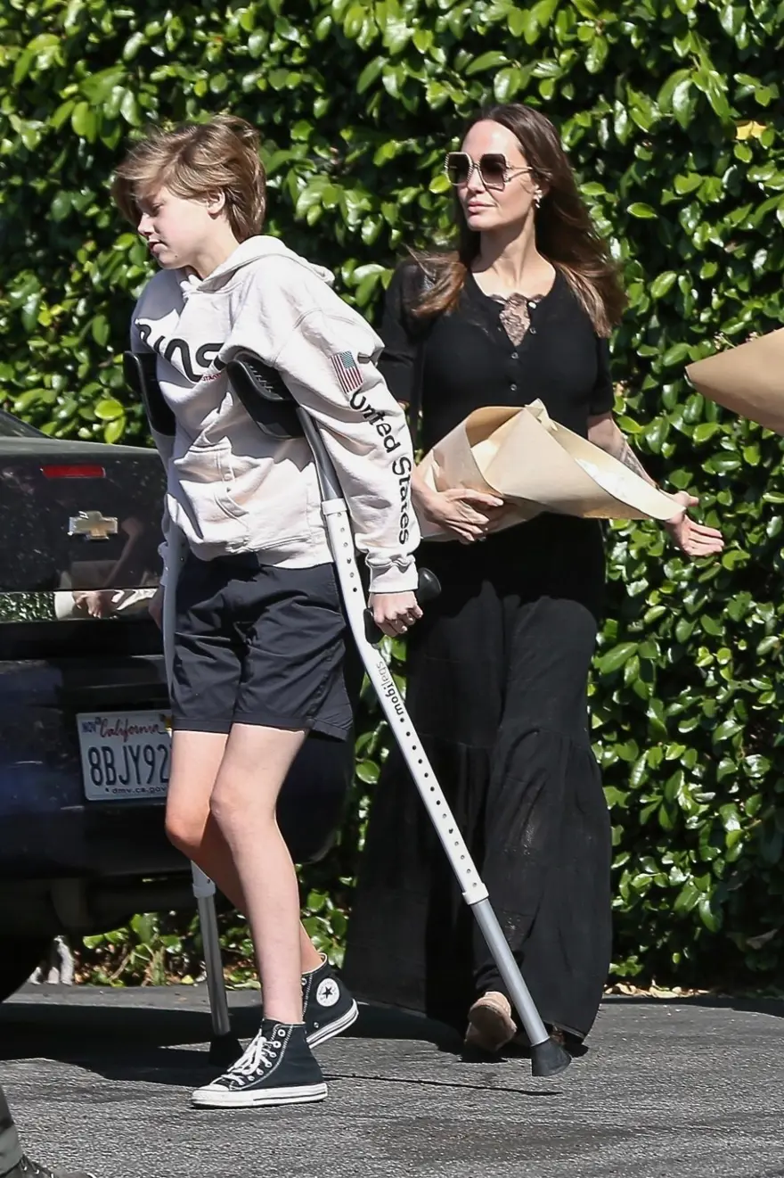 Brad Pitt'in BAFTA'ya katılmama nedeni kızının ameliyatı 4