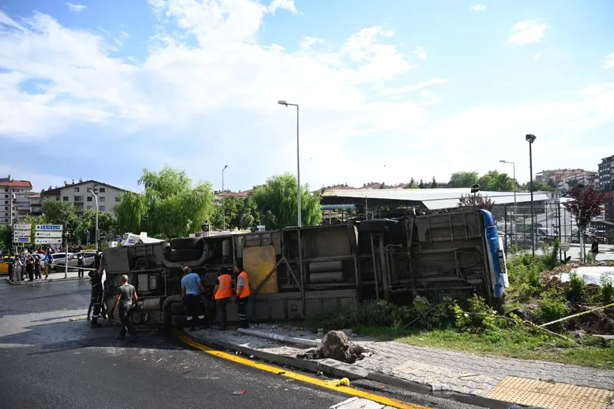 Ankara’da EGO otobüsü devrildi: 5 kişi yaralandı 