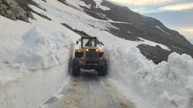 Yayla yollarında karla mücadele çalışması
