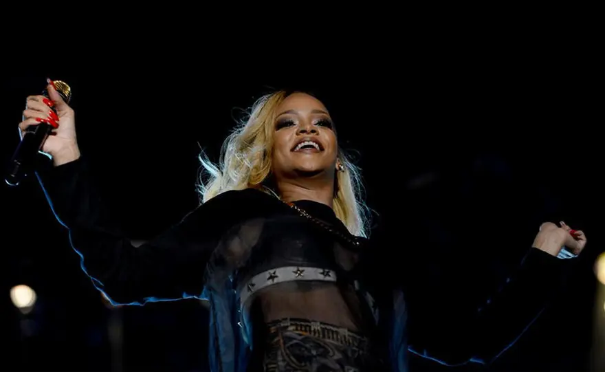 Rihanna, İnönü'yü salladı 4