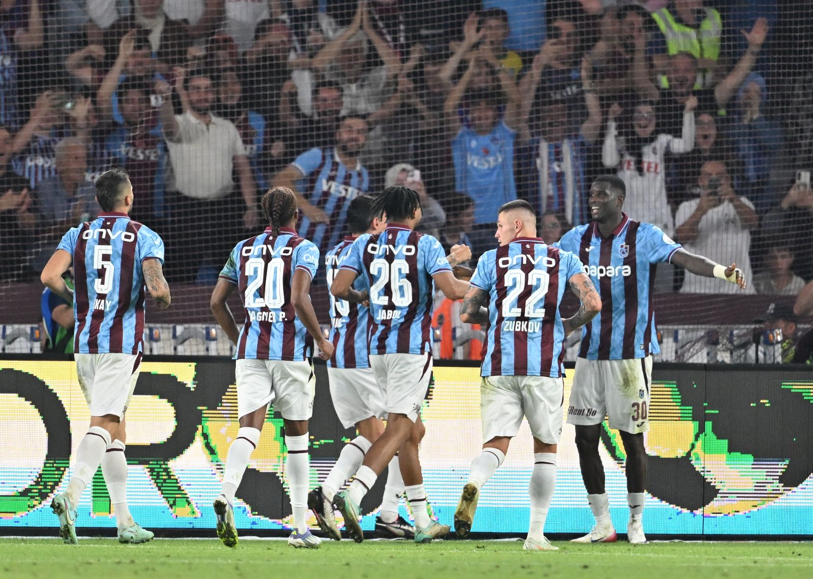 Trabzonspor galibiyetle başladı: Onuachu'dan sezonun ilk golü
