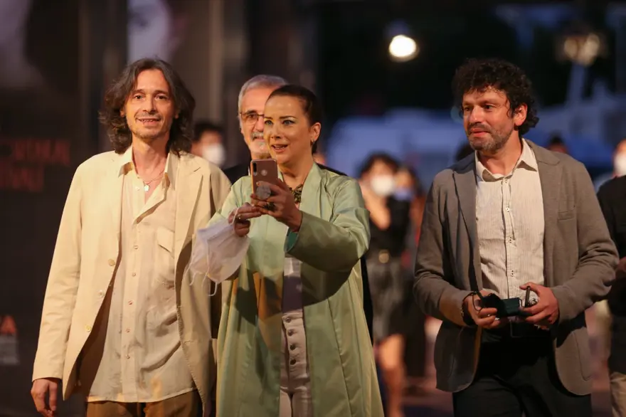 Altın Portakal Film Festivali kırmızı halı geçişiyle başladı 19