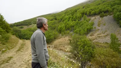 Gümüşhane'de emekli imam kendi imkânlarıyla köyüne 50 bin ağaç dikti