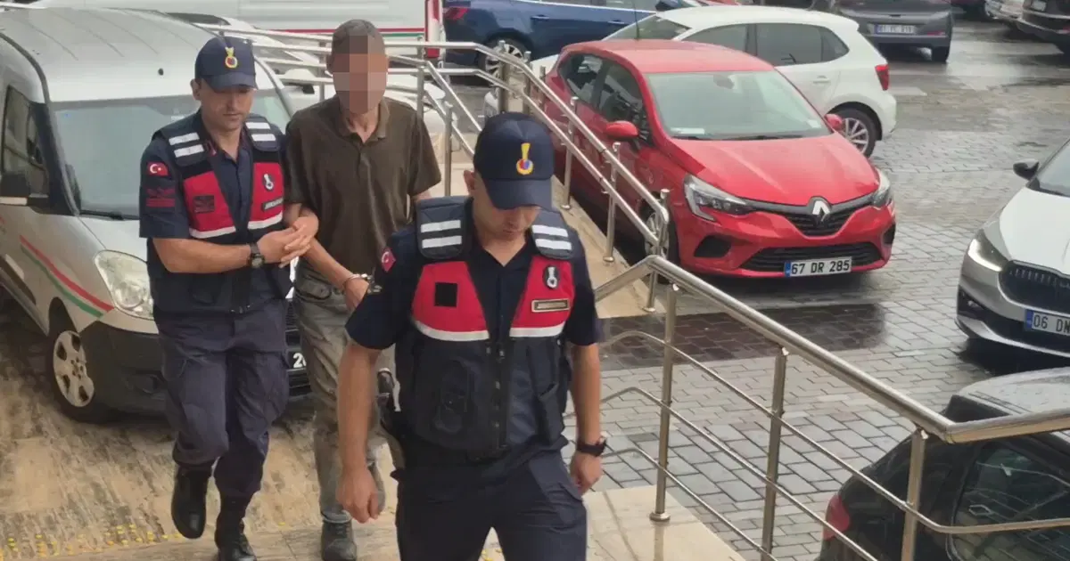17 yaşındaki kızlarını yatağa zincirledikleri iddia edilen çift tutuklandı