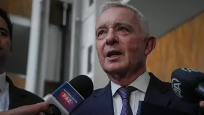 Eski Kolombiya Cumhurbaşkanı Uribe, rüşvetten suçlu bulundu