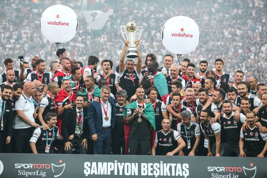 Şampiyon Beşiktaş kupasına kavuştu 15