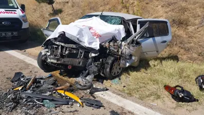 Ankara’daiki otomobil kafa kafaya çarpıştı: 2 ölü, 2 ağır yaralı