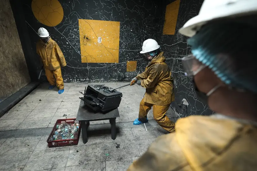 "Deşarj odası"na ilgi yoğun: Balyoz veya beyzbol sopasıyla kırıp döküyorlar 